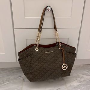 Micheal Kors purse